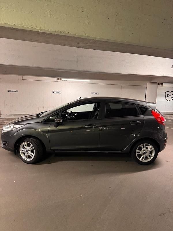 Gebraucht Ford Fiesta Celebration 80 PS (58 kW) 2017 Grau Kleinwagen