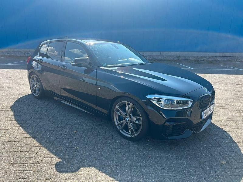 Schwarz Gebraucht 2016 BMW M140 M Sport Limousine | 32.990 € (Fairer Preis) - Bild 1/4