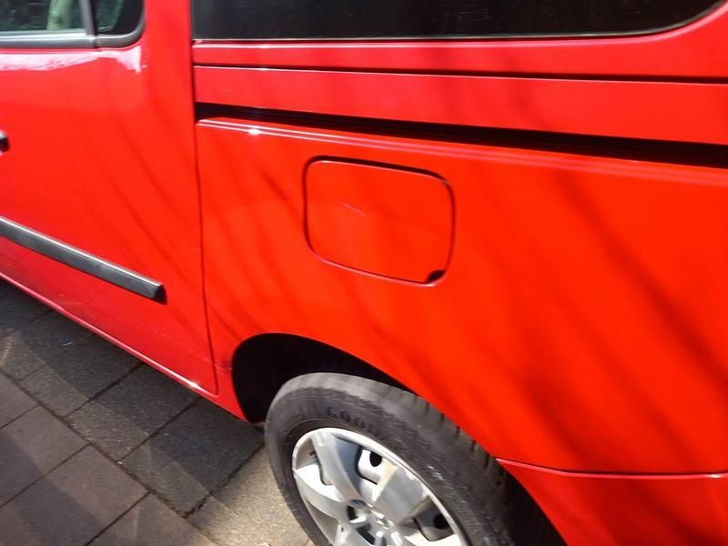 Gebraucht Renault Kangoo Expression 106 PS (77 kW) 2009 Rot Van / Kleinbus