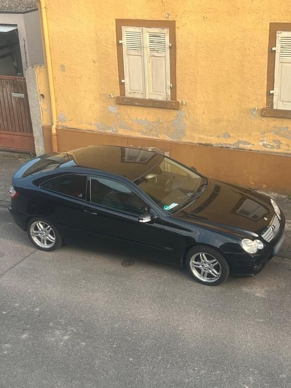 Gebraucht Mercedes C220 150 PS (110 kW) 2006 Schwarz Coupé