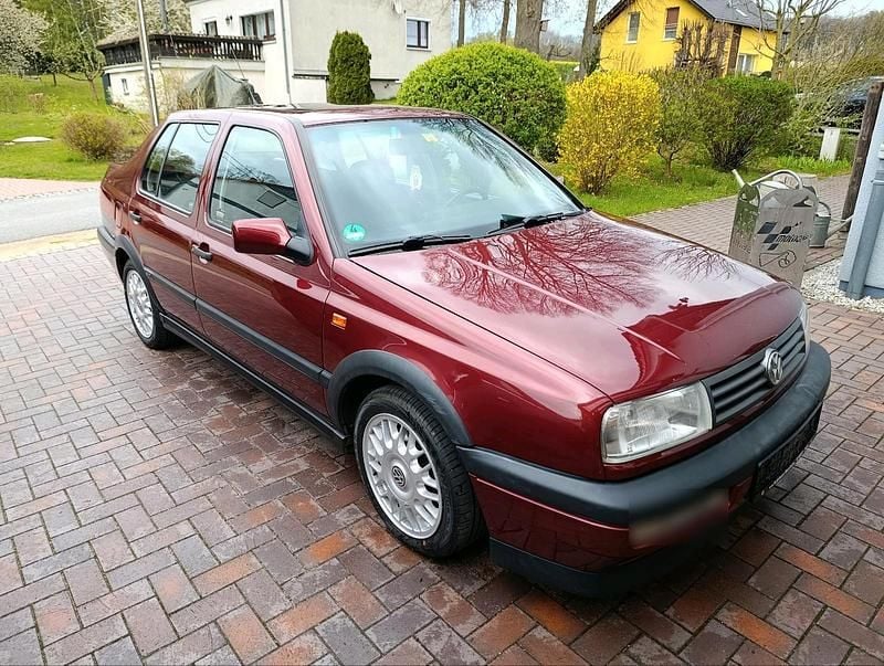 Brugt VW Vento GT 90 HK (66 kW) 1992 Andere farben Sedan