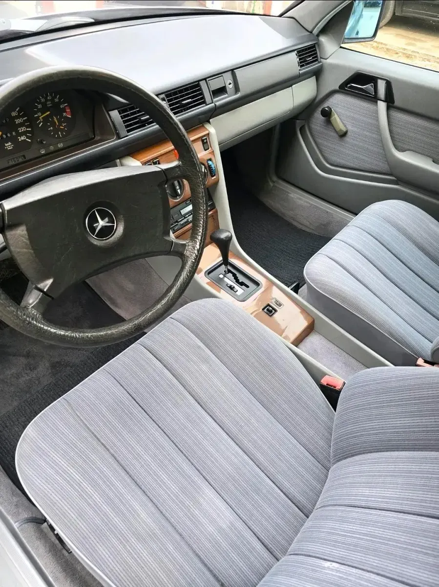 Gebraucht Mercedes E300 180 PS (132 kW) 1989 Grau Limousine