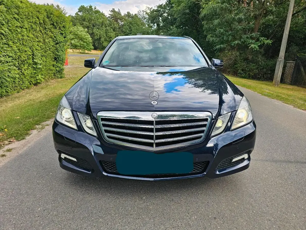 Gebraucht Mercedes E250 204 PS (150 kW) 2009 Blau Limousine