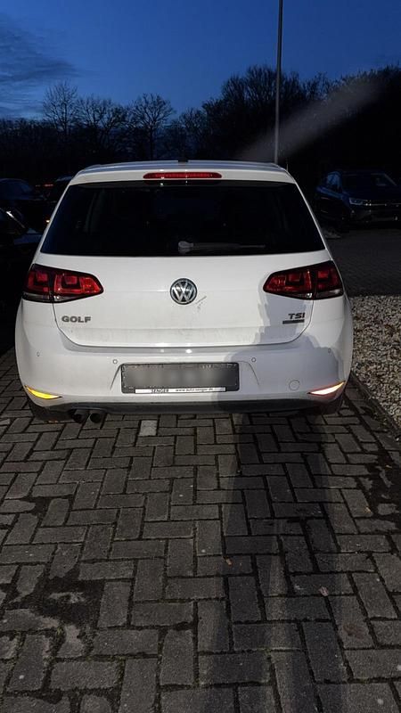 Gebraucht VW Golf VII 122 PS (89 kW) 2014 Weiß Limousine