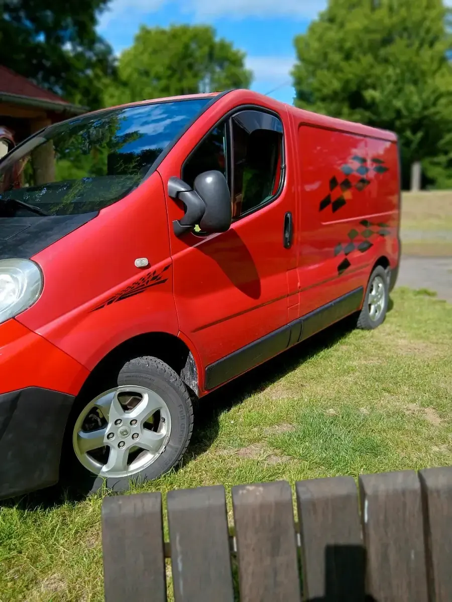 Gebraucht Renault Trafic 90 PS (66 kW) 2010 Rot Van / Kleinbus