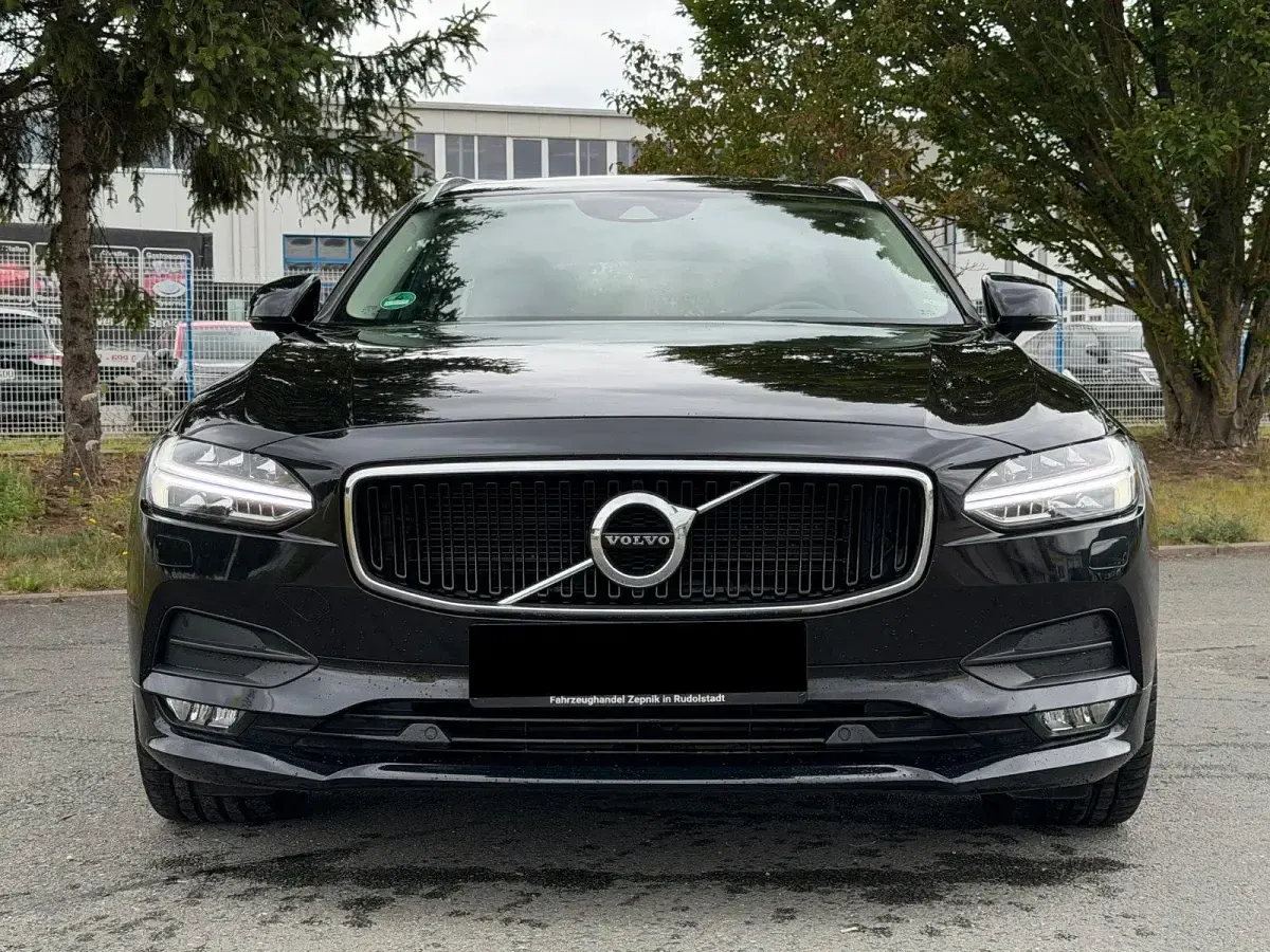 Gebraucht Volvo V90 Momentum 190 PS (139 kW) 2019 Schwarz Kombi