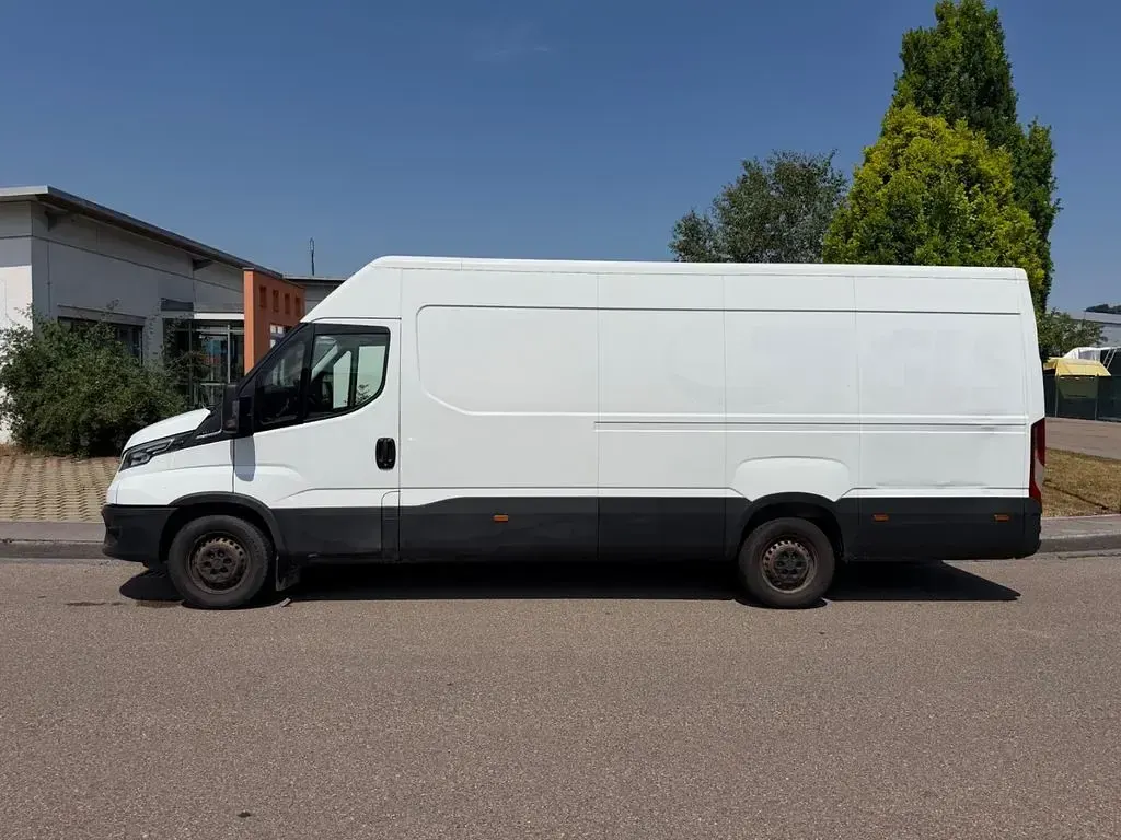 Gebraucht Iveco Daily 155 PS (114 kW) 2021 Weiß Limousine