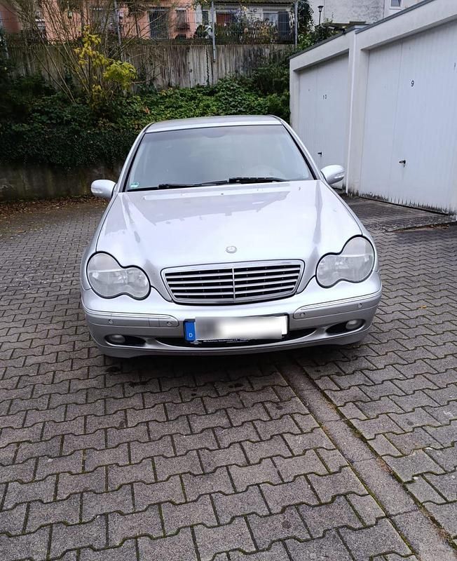 Grau Gebraucht 2003 Mercedes C220 Limousine | 3.200 € (Fairer Preis) - Bild 1/4