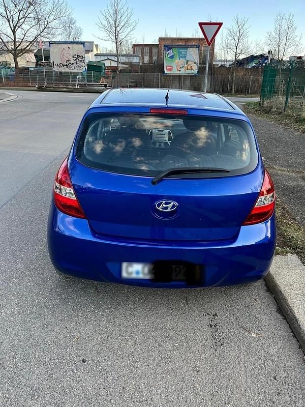 Gebraucht Hyundai i20 80 PS (58 kW) 2010 Blau Kleinwagen