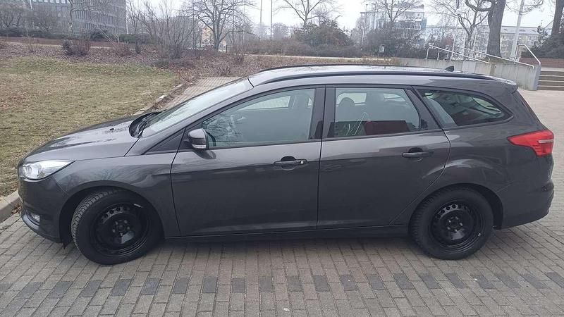 Gebraucht Ford Focus Business Edition 125 PS (91 kW) 2016 Grau Kombi