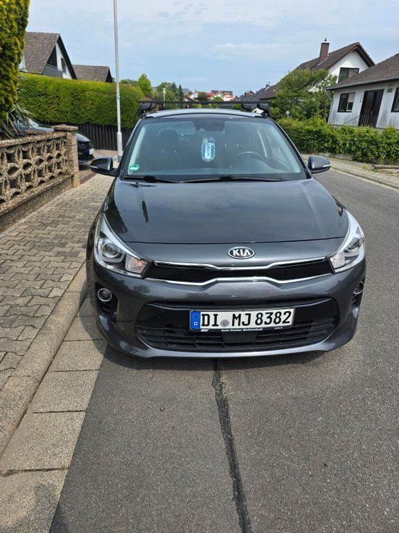 Schwarz Gebraucht 2018 Kia Rio DREAM-TEAM Edition Limousine | 13.000 € (Fairer Preis) - Bild 1/4