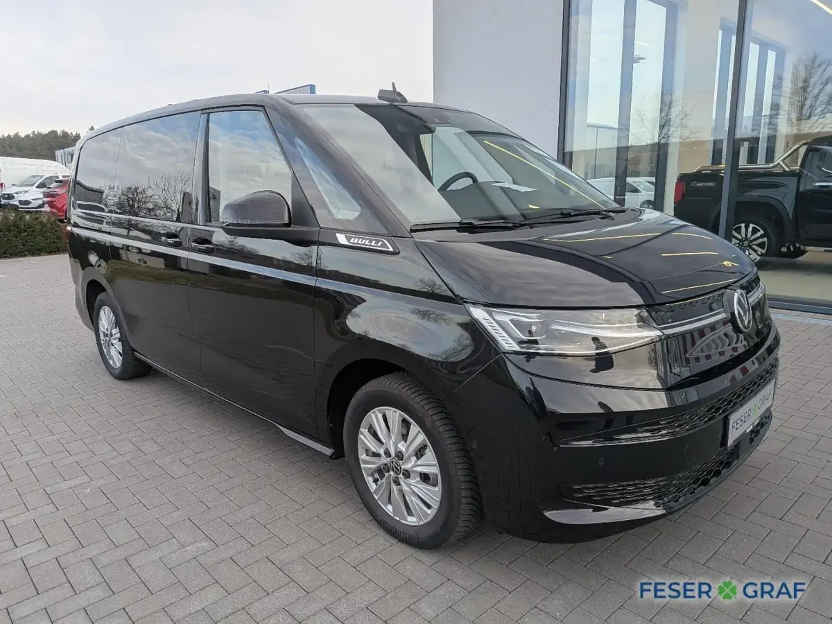 Używany VW Multivan Life 150 KM (110 kW) 2024 Czarny Minivan