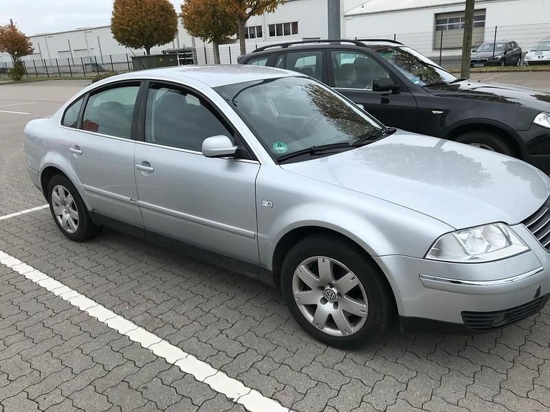Usata VW Passat 194 CV (142 kW) 2003 Grigio Berlina