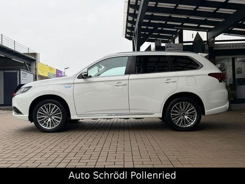 Gebraucht Mitsubishi Outlander P-HEV Spirit 224 PS (164 kW) 2021 Weiß SUV