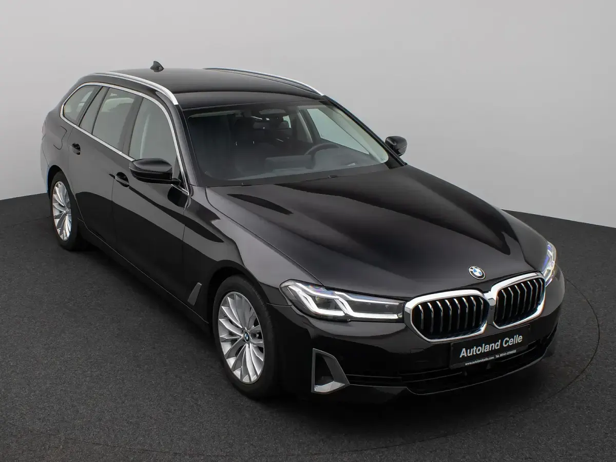 Gebraucht BMW 540 Luxury Line 340 PS (250 kW) 2023 Saphirschwarz metallic475schwarz Limousine