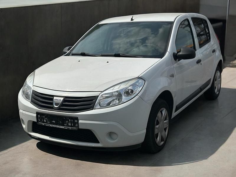 Weiß Gebraucht 2009 Dacia Sandero Essentiel Kleinwagen | 2.250 € (Fairer Preis) - Bild 1/4