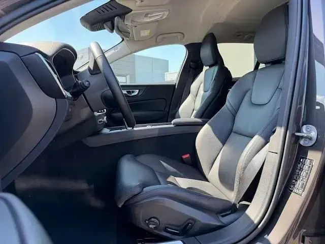 Gebraucht Volvo V60 145 PS (106 kW) 2025 Kombi