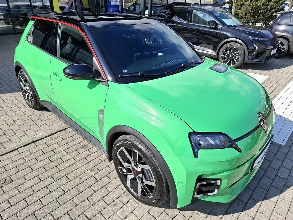 Neu Renault R5 Komfort 110 kW (150 PS) 2026 Pop green!, black pearlschwar Kleinwagen
