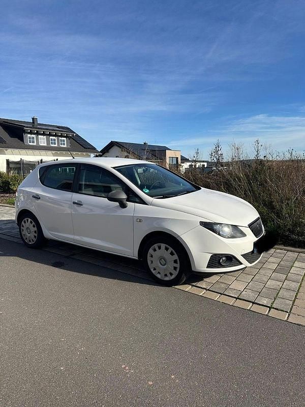 Weiß Gebraucht 2010 Seat Ibiza ST Kombi | 3.850 € (Fairer Preis) - Bild 1/4