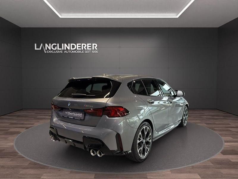 Gebraucht BMW M135 Performance 300 PS (220 kW) 2024 Skyscraper grau metallic Kleinwagen