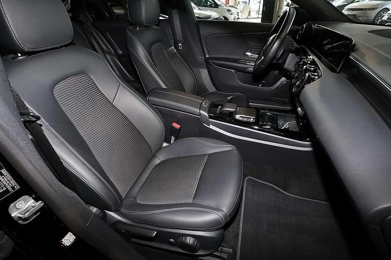 Gebraucht Mercedes CLA250e 160 PS (117 kW) 2022 Unilack nachtschwarz Limousine