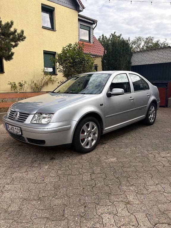 Silber Gebraucht 2000 VW Bora Highline Limousine | 1.100 € (Guter Preis) - Bild 1/4