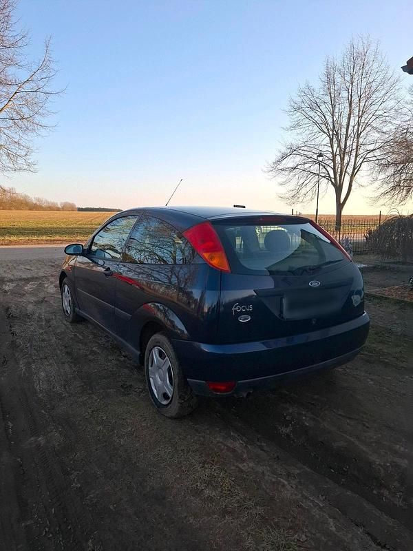 Gebraucht Ford Focus 75 PS (55 kW) 2000 Blau Coupé