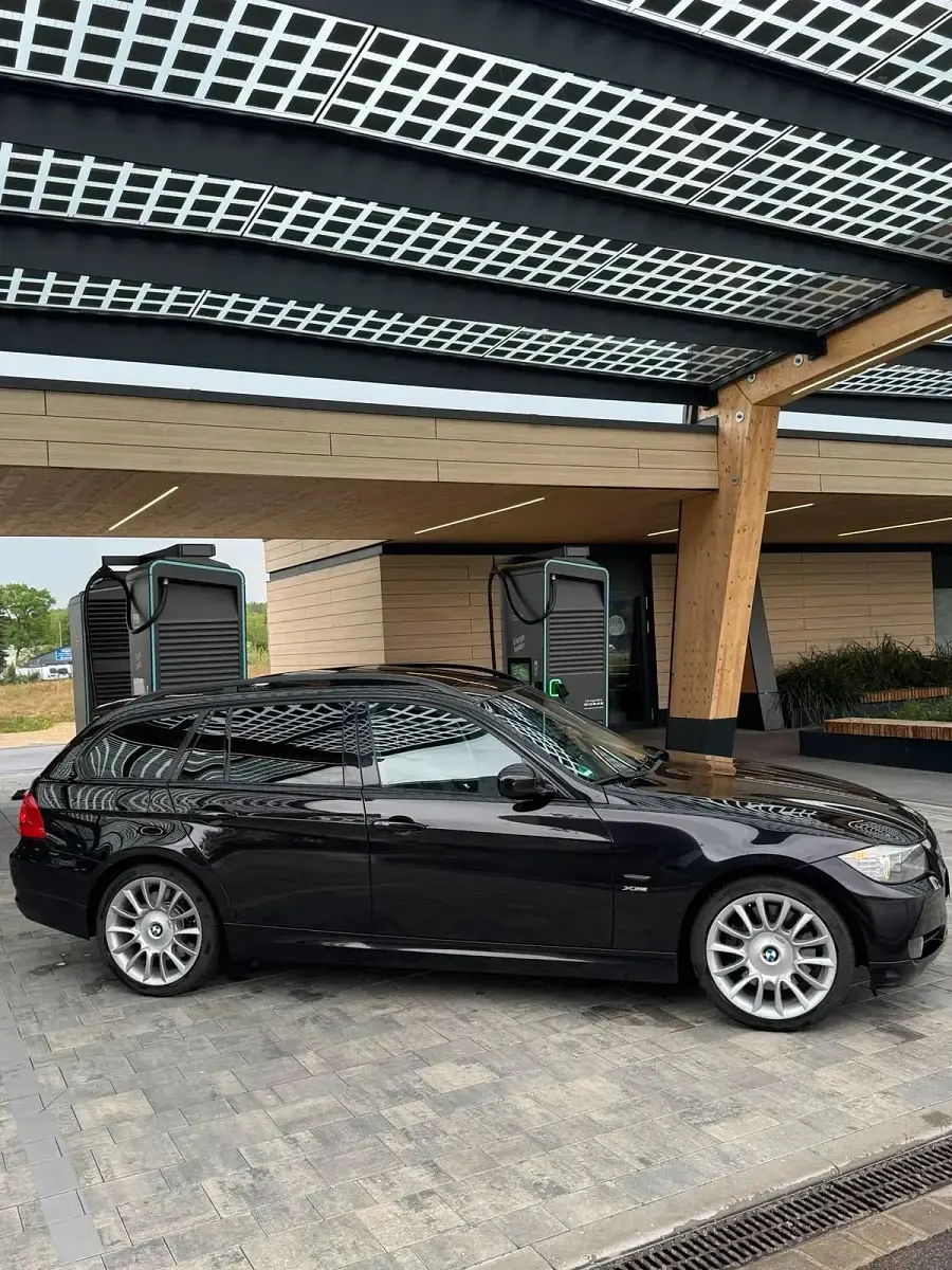 Gebraucht BMW 330 245 PS (180 kW) 2009 Schwarz Kombi