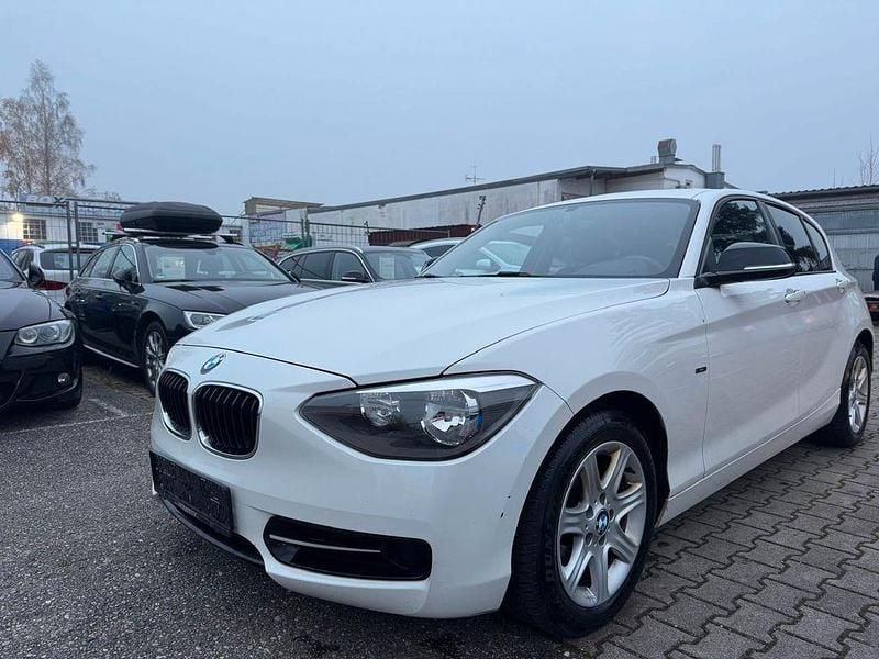 Weiß Gebraucht 2011 BMW 116 Sport Line Kleinwagen | 4.990 € (Fairer Preis) - Bild 1/4