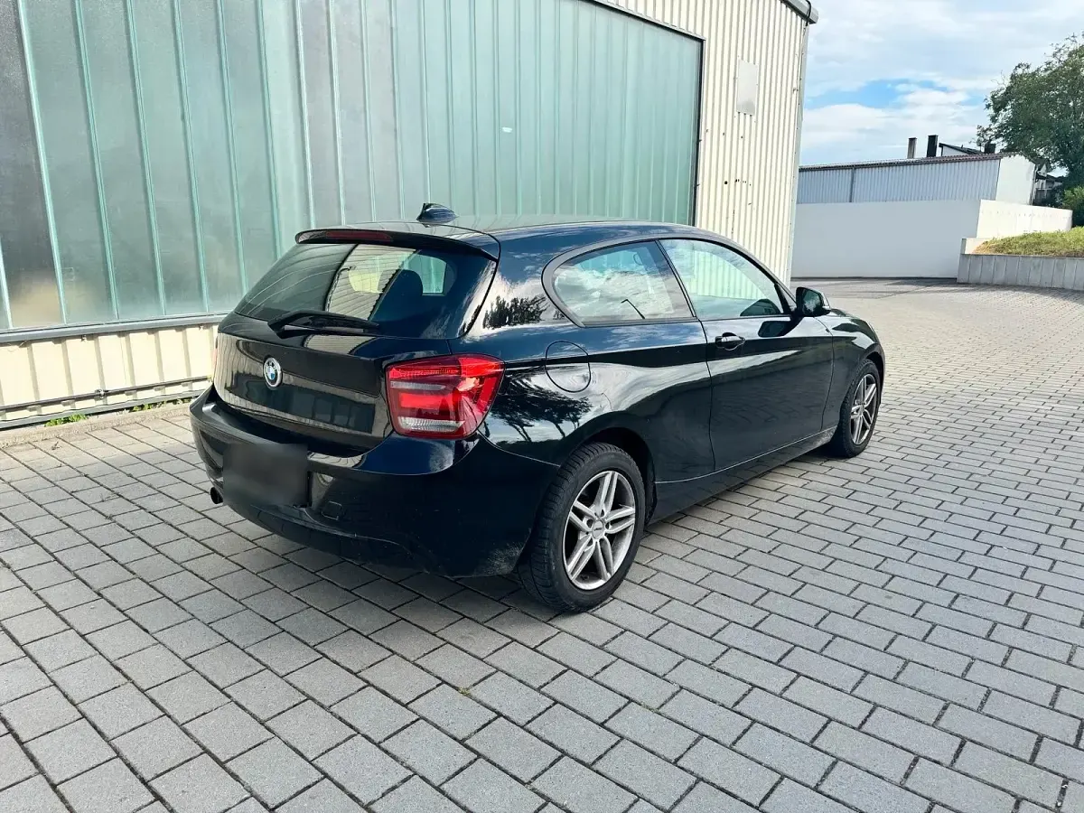 Gebraucht BMW 114 102 PS (75 kW) 2014 Schwarz Kleinwagen