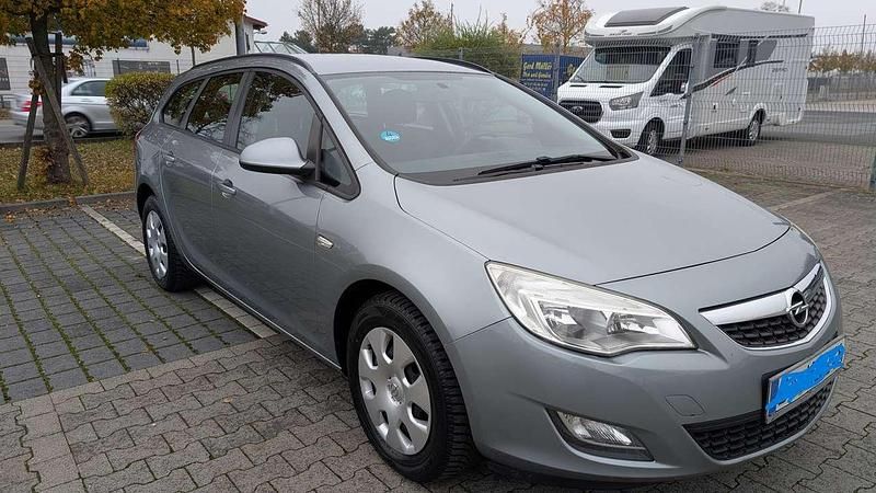 Silber Gebraucht 2012 Opel Astra Kombi | 2.100 € (Guter Preis) - Bild 1/4