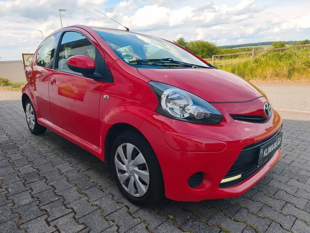Gebraucht Toyota Aygo Cool 68 PS (50 kW) 2013 Super red v Kleinwagen