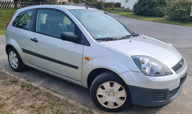 Gebraucht Ford Fiesta 60 PS (44 kW) 2006 Silber Kleinwagen