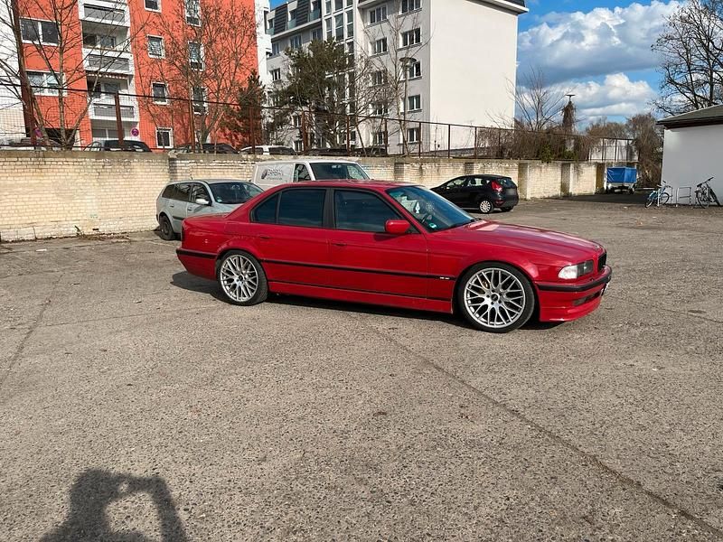 Gebraucht BMW 728 193 PS (141 kW) 1995 Rot Limousine