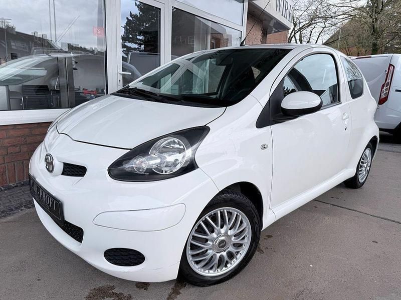 Gebraucht Toyota Aygo Cool 68 PS (50 kW) 2012 Weiß Kleinwagen