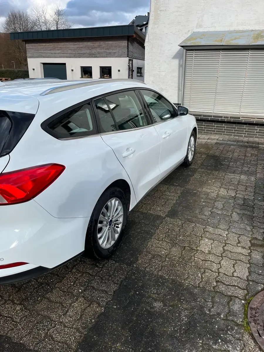 Gebraucht Ford Focus Titanium 120 PS (88 kW) 2020 Weiß Kombi