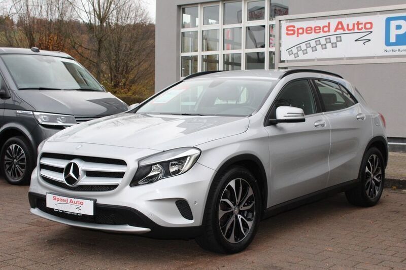 Polarsilber metalliclack Gebraucht 2016 Mercedes GLA200 Style SUV | 19.400 € (Fairer Preis) - Bild 1/4