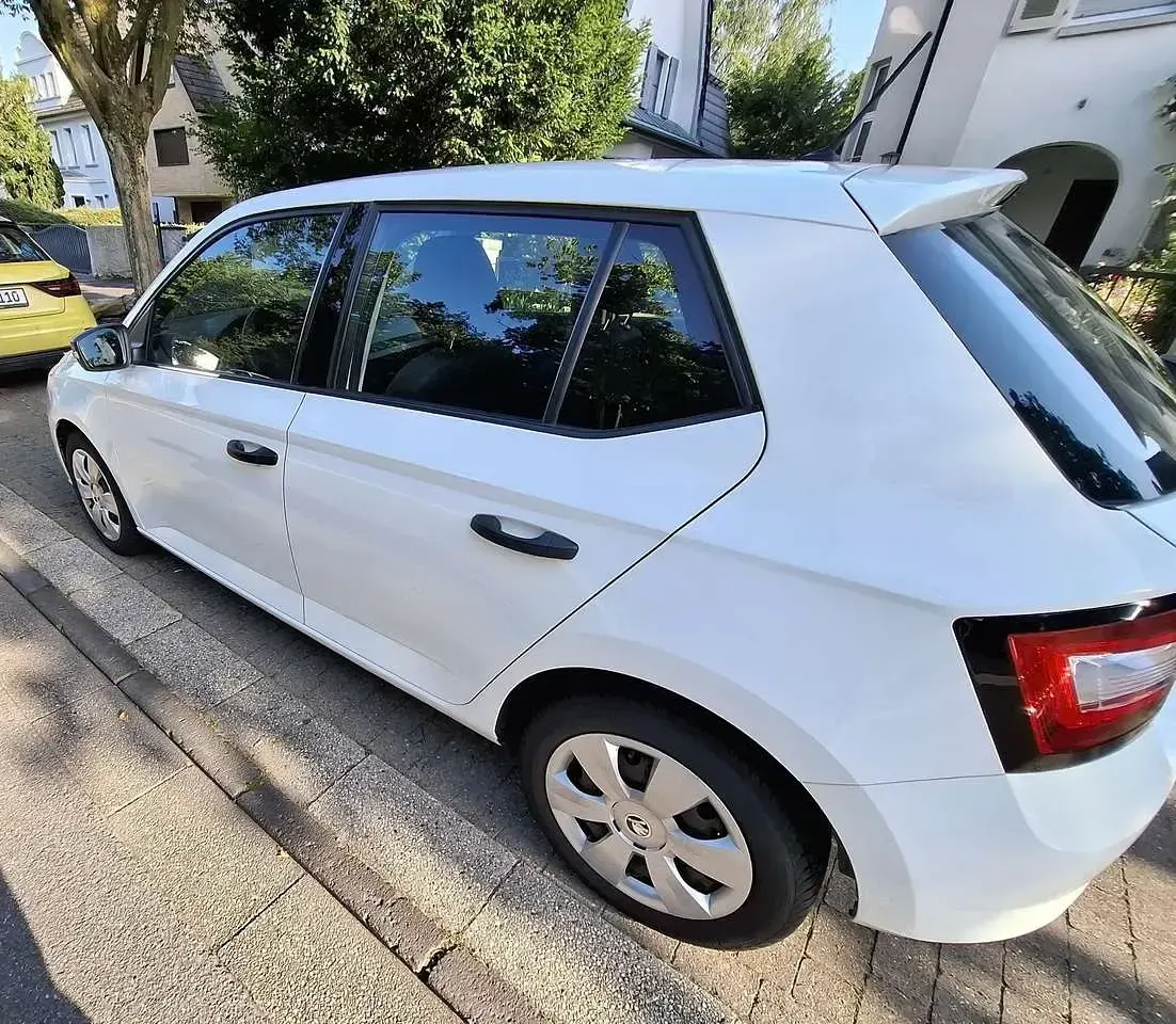Gebraucht Skoda Fabia 60 PS (44 kW) 2015 Weiß Kleinwagen