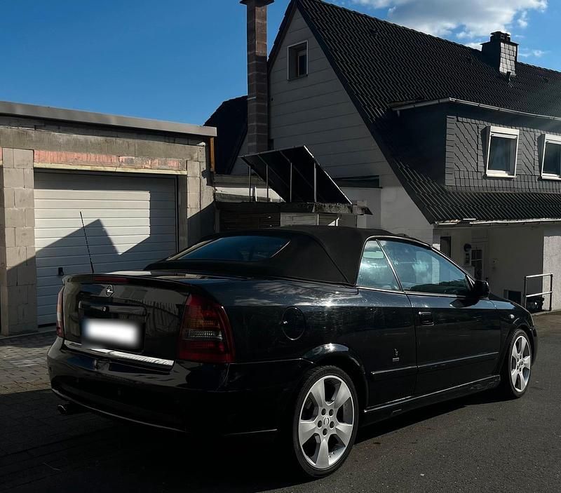 Gebraucht Opel Astra Cabriolet 125 PS (91 kW) 2005 Schwarz Cabrio