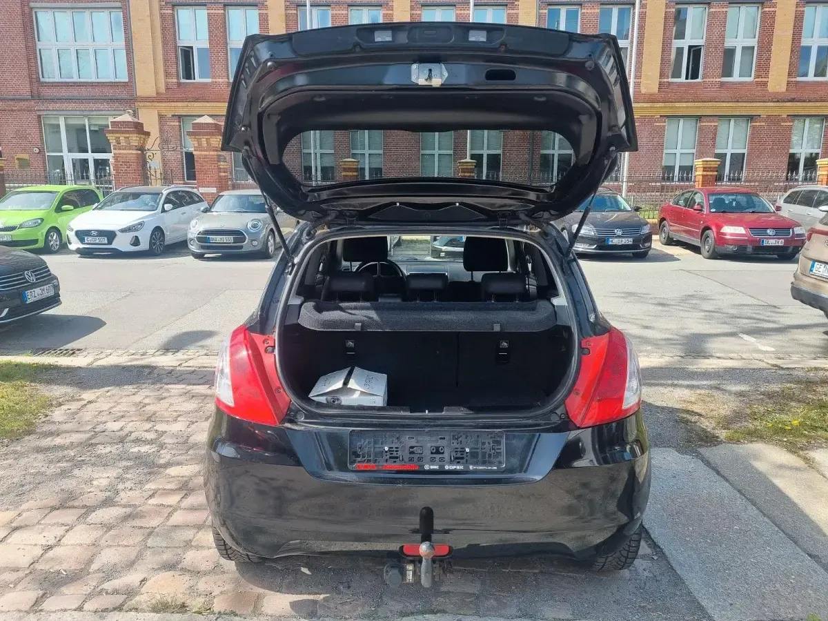 Gebraucht Suzuki Swift 94 PS (69 kW) 2012 Schwarz Kleinwagen