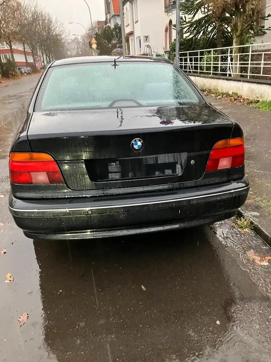 Gebraucht BMW 520 136 PS (100 kW) 2000 Schwarz Limousine