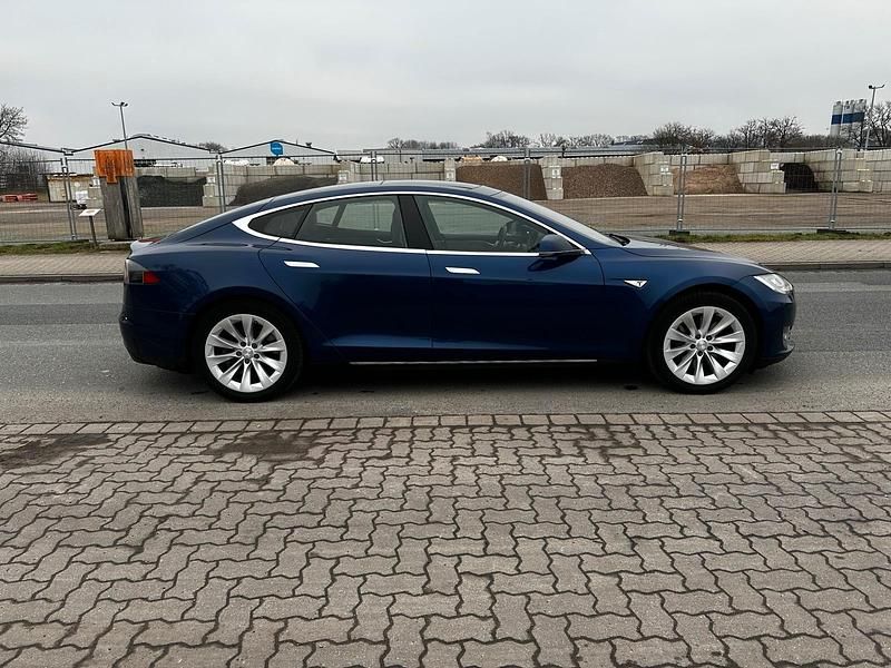Second-hand Tesla Model S 309 kW (421 CP) 2016 Albastru Hatchback