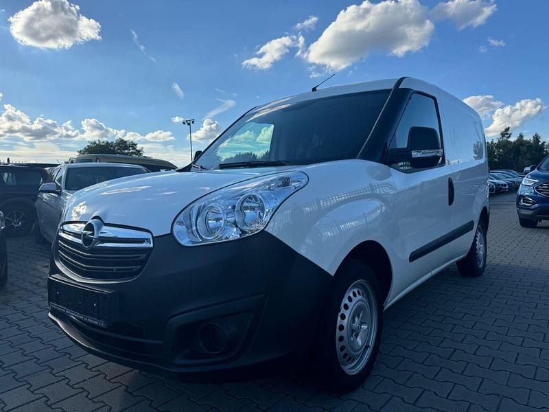 Weiß Gebraucht 2018 Opel Combo Limousine | 5.899 € - Bild 1/4