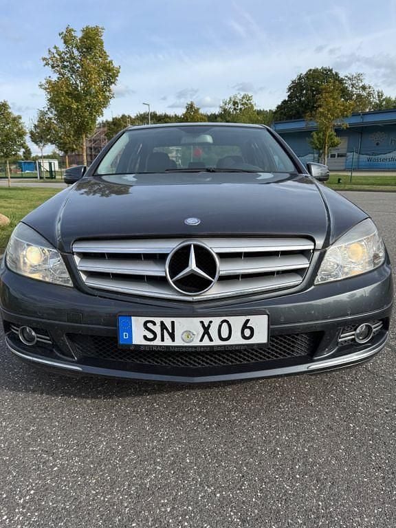 Grau Gebraucht 2009 Mercedes 200 Limousine | 6.500 € - Bild 1/4
