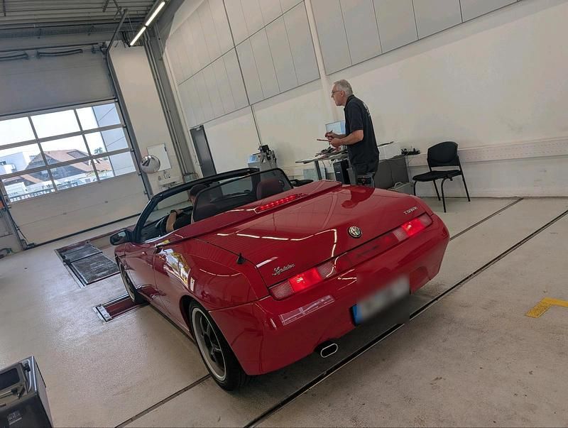 Gebraucht Alfa Romeo Spider 144 PS (105 kW) 2000 Rot Cabrio