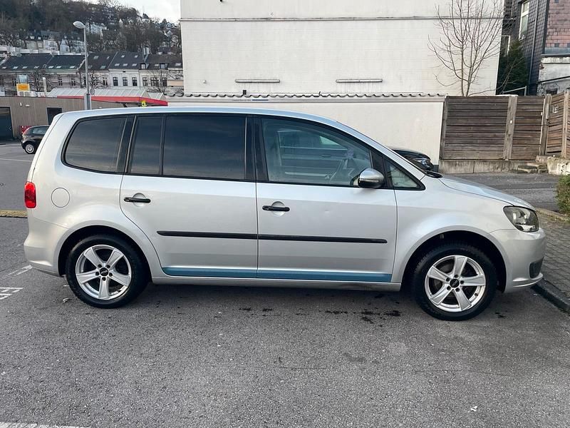 Gebraucht VW Touran 105 PS (77 kW) 2010 Silber Van / Kleinbus