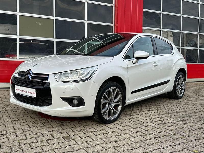Weiß Gebraucht 2012 Citroën DS4 Sport Chic Kleinwagen | 10.390 € (Teuer) - Bild 1/4