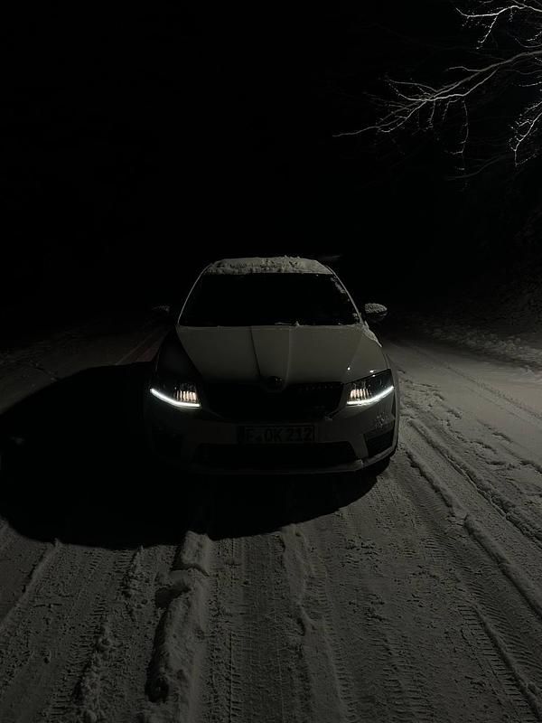 Weiß Gebraucht 2015 Skoda Octavia RS Kleinwagen | 13.200 € (Etwas zu teuer) - Bild 1/4