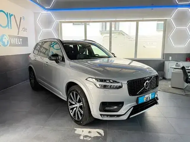 Używany Volvo XC90 Plus 235 KM (172 kW) 2022 Srebrny SUV