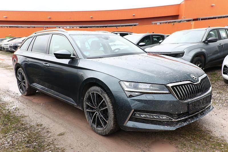 Gebraucht Skoda Superb LAURIN & KLEMENT 150 PS (110 kW) 2020 Quartzgrau metallic Kombi